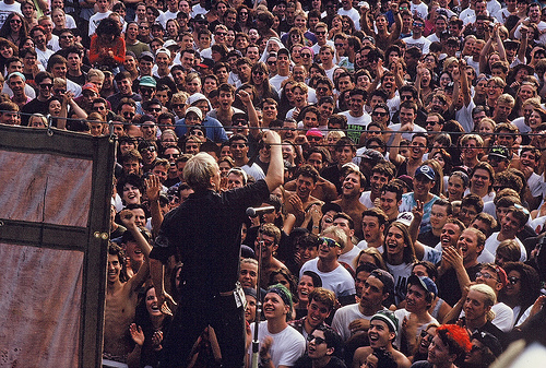 Lollapalooza sideshow audience